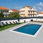 Βίλα Luni With Private Heated Pool