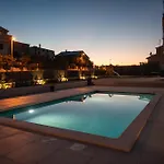 Luni With Private Heated Pool *