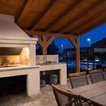 Luni With Private Heated Pool