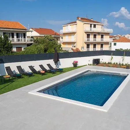 Willa Luni With Private Heated Pool