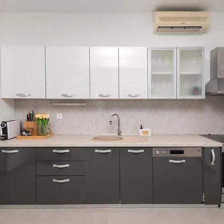 Luni With Private Heated Pool *