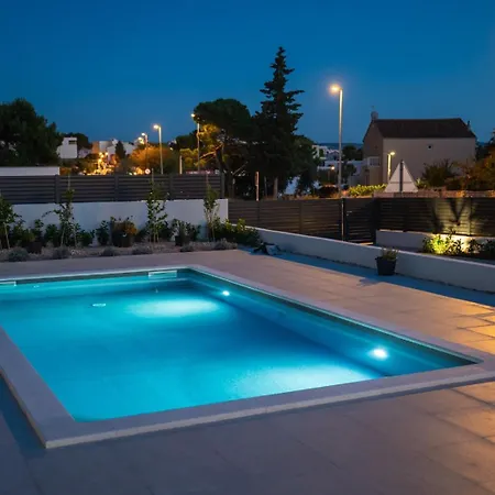 Luni With Private Heated Pool