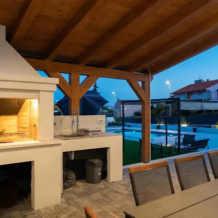 Villa Luni With Private Heated Pool