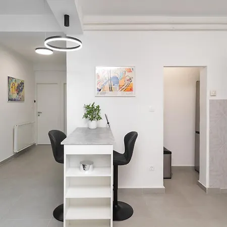 Luni With Private Heated Pool Villa