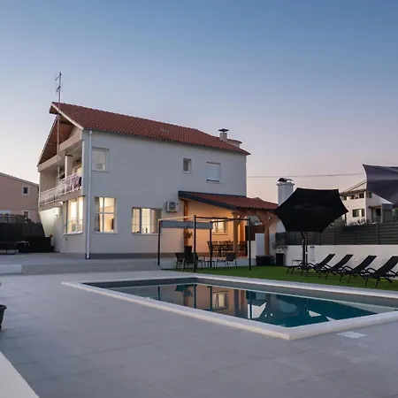 Βίλα Luni With Private Heated Pool *