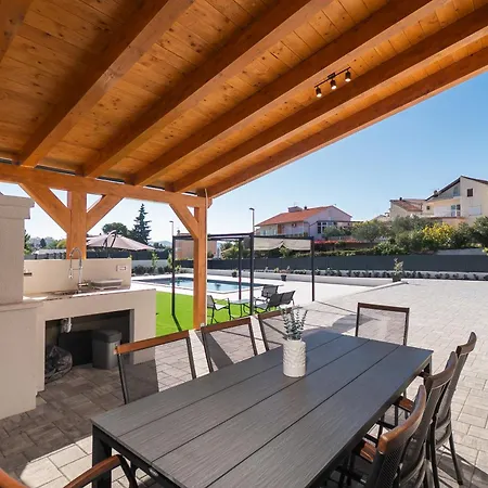 Luni With Private Heated Pool Vila Brodarica (Sibenik-Knin)