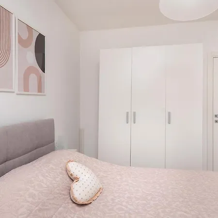 Luni With Private Heated Pool Villa