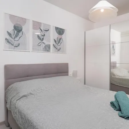 Luni With Private Heated Pool