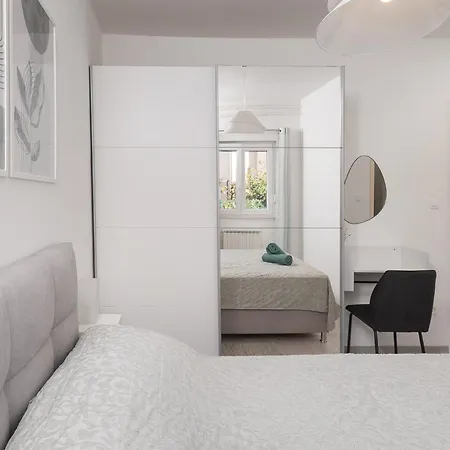 Luni With Private Heated Pool Villa