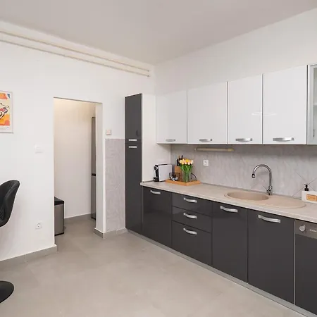 Luni With Private Heated Pool Villa *