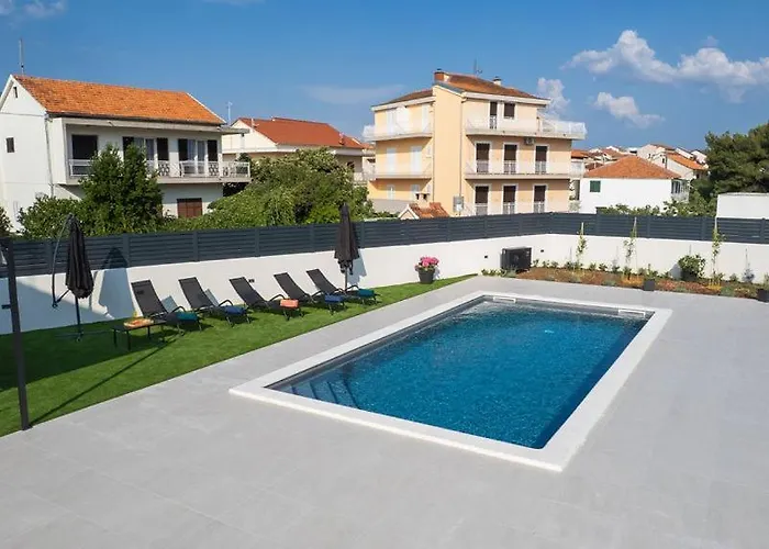 Vila Luni With Private Heated Pool