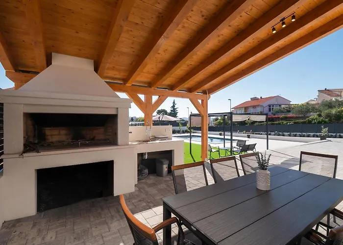 Luni With Private Heated Pool * Brodarica (Sibenik-Knin)