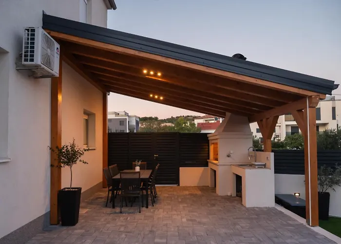 Luni With Private Heated Pool Brodarica (Sibenik-Knin)