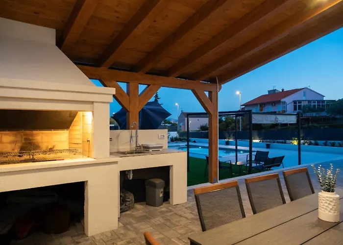 Vila Luni With Private Heated Pool