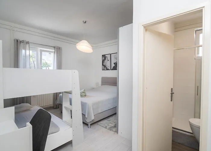 Luni With Private Heated Pool Vila *