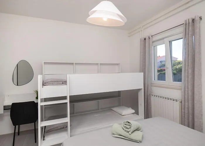 Vila Luni With Private Heated Pool *