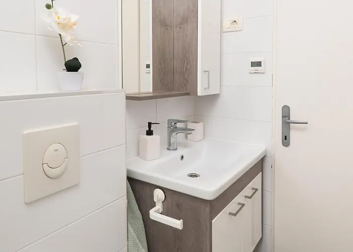 Luni With Private Heated Pool *