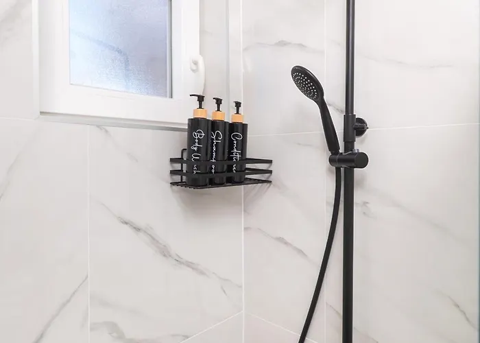 Luni With Private Heated Pool