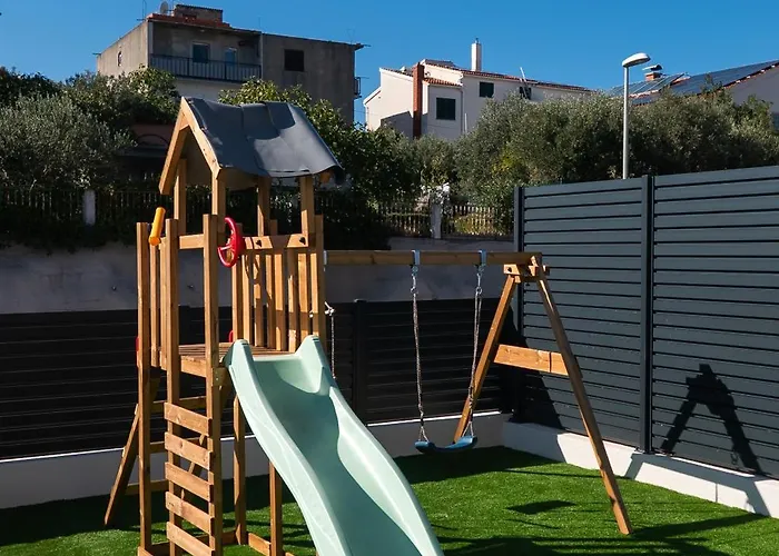 Luni With Private Heated Pool * Brodarica (Sibenik-Knin)