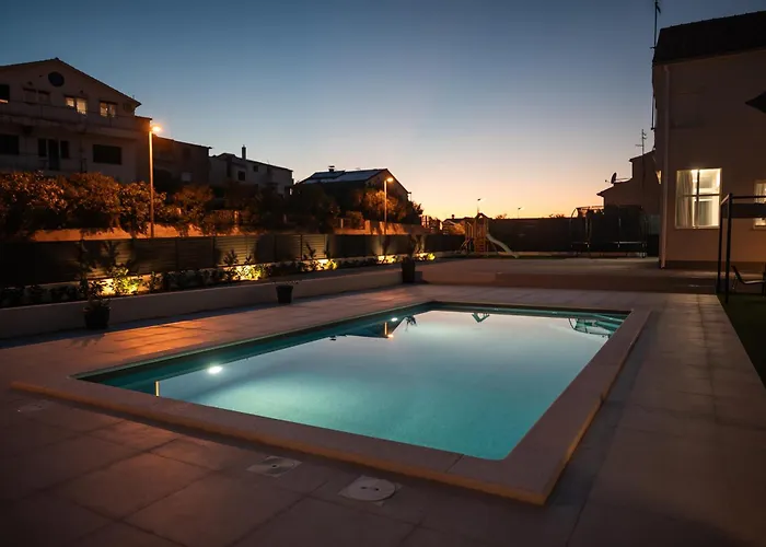 Luni With Private Heated Pool *