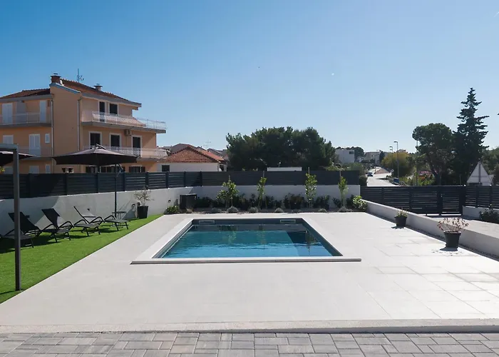 Vila Luni With Private Heated Pool *